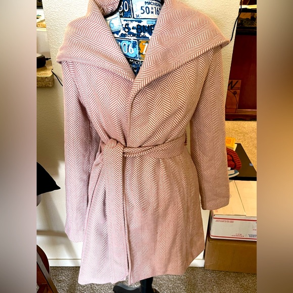 Forever 21 Jackets & Blazers - Forever 21 pink chevron jacket